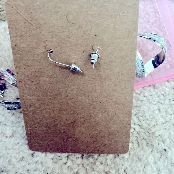 💎 Silver Drop Dangle Earrings - Picture 6 of 6